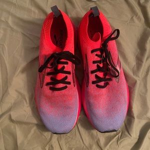 Like-new Brooks Levitate 5 Stealthfit Running Sneaker